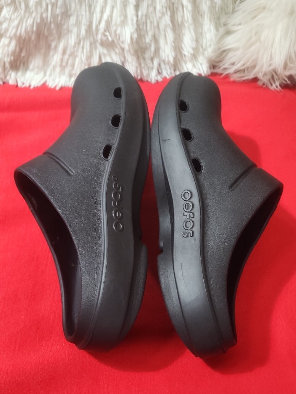 OOFOS OOcloog Black Slip-On Clog Shoes - Picture 6 of 12
